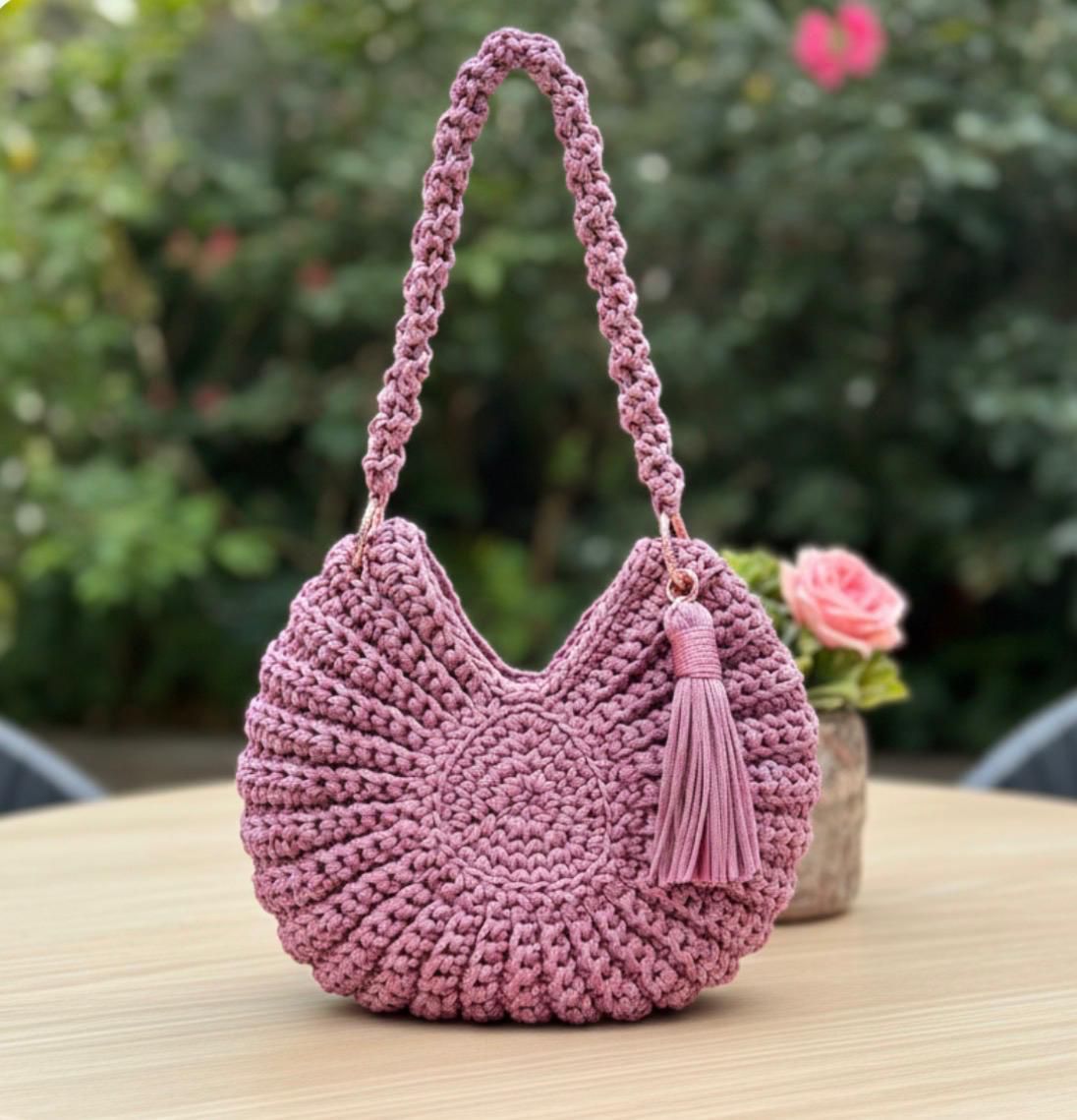 Pink sparkly shell crochet shoulder bag