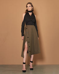Green midi skirt opened leg and buttons detail